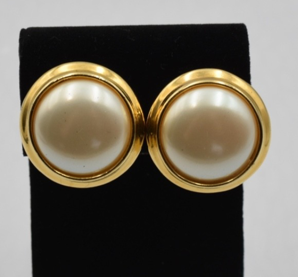 Liz Claiborn Faux Pearl Gold Tone Statement Runway Designer Clip Earrings